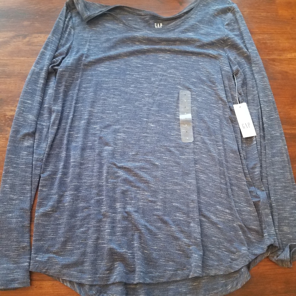 Gap tee